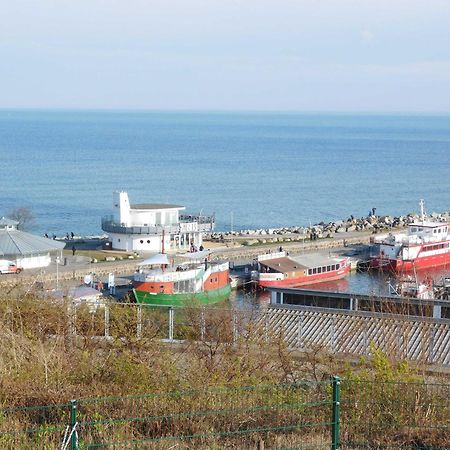 Seelotsenstation Sassnitz Mit Hafenblick By Unsere Urlaubszeit エクステリア 写真