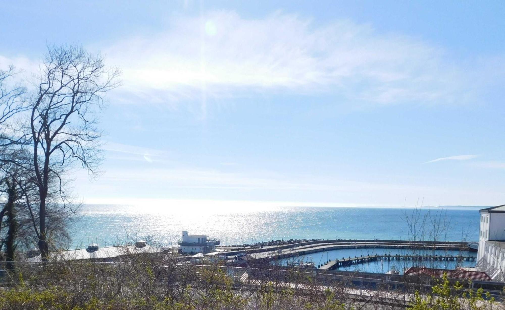 Seelotsenstation Sassnitz Mit Hafenblick By Unsere Urlaubszeit エクステリア 写真